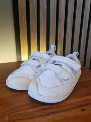 Nike athletic shoes size 25 like new, white