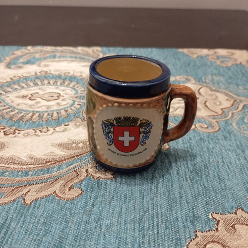 Miniature cloisonné collection like new, 5 pieces including Japanese porcelain