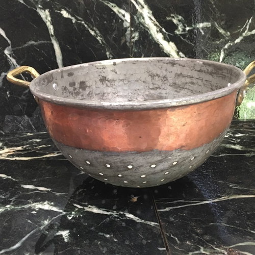 Colander used without dents or damage