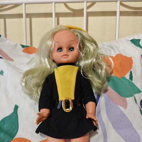 Rare 70s doll like new without box