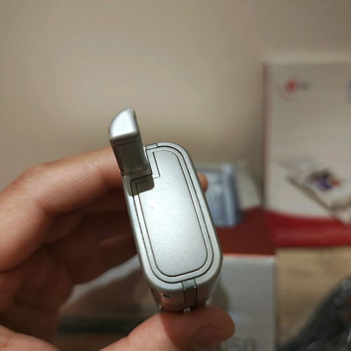 LG G7050 used with box, charger and papers