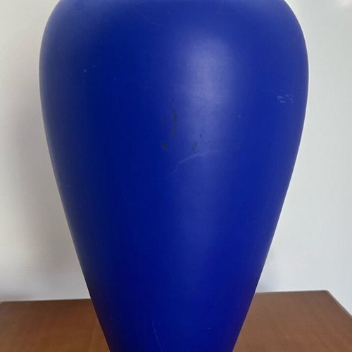 Decorative vase used, blue color