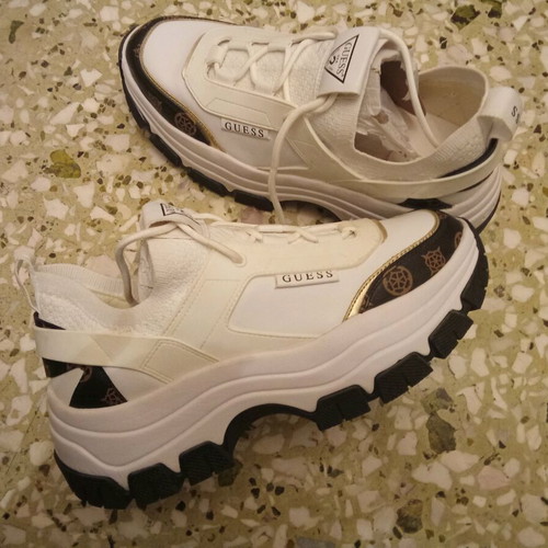 Guess Braydin women's sneaker new, size 41, white