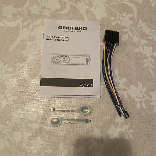 Grundig Automotive MP3 Radio Player new with remote control