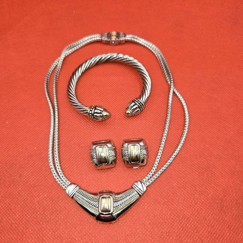 John Medeiros vintage jewelry set like new, made in USA