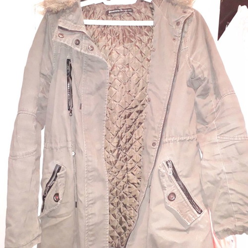 Stradivarius parka jacket used, khaki with hood and fur, size M