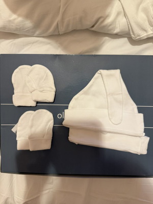 Baby hats and mittens, 100% organic cotton