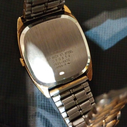 Vintage men's Seiko watch used with replaced bracelet