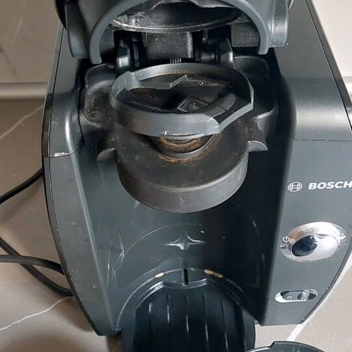 Bosch Tassimo coffee maker used with instructions and cleaning system