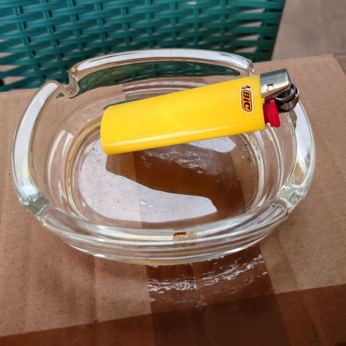 Glass oval ashtrays like new, pack of 18