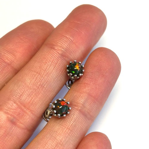 Green opal stud earrings 925 sterling silver new, crown screw back