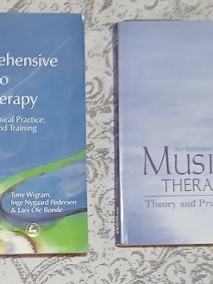 A Comprehensive Guide to Music Therapy book like new, Greek