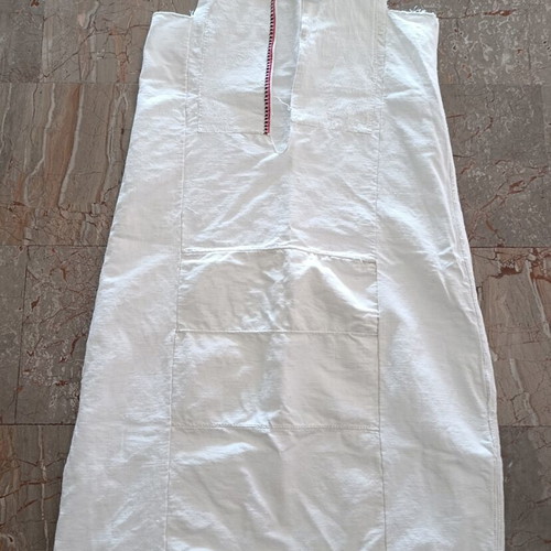 Sleeveless traditional shirt with embroidered neckline