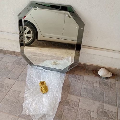 Bijouterie mirror used, dimensions 0.73 x 0.68 m