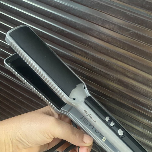 Carrefour Hair Straightener used with adjustable temperature