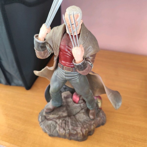 Old Man Logan Diamond Select statue like new