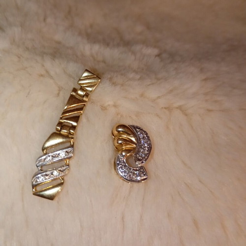 14K gold earring and pendant set with 9 zircons, like new