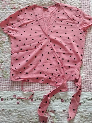 Crop wrap top Pimkie like new, size S, black and pink