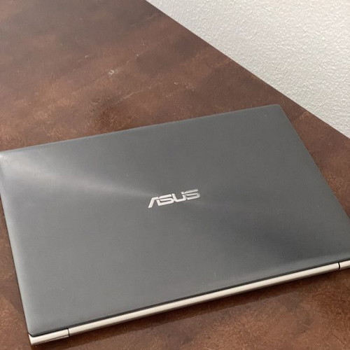Asus Zenbook UX32A i5-3317U used with backlit keyboard and leather case