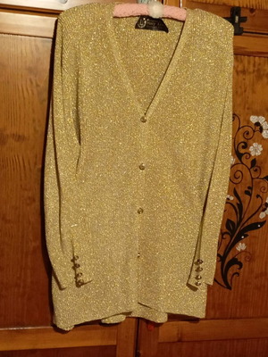 Knitted cardigan like new, gold color, size 8XL