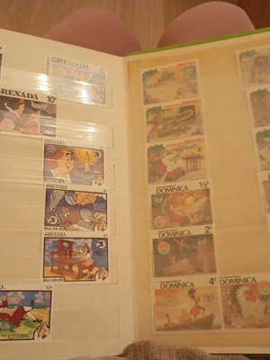 Συλλογή ασυνήθιστων γραμματοσήμων με ήρωες Walt Disney σαν καινούργια