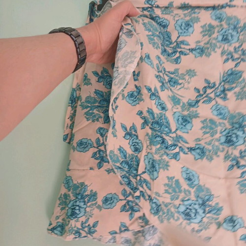 Floral summer skirt like new, size xs to m, viscose fabric