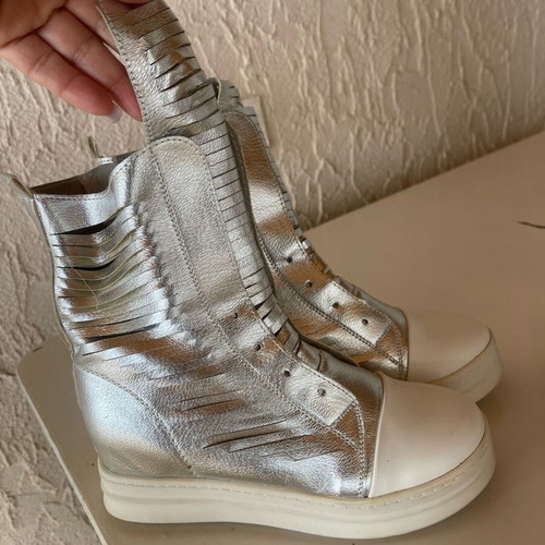 Silver boots like new, size 37