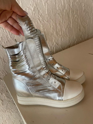 Silver boots like new, size 37