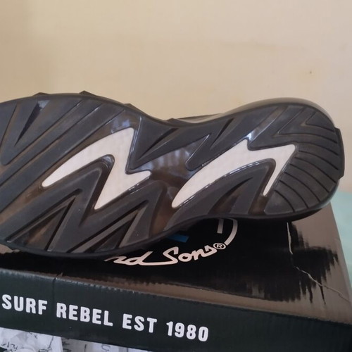 Maui and Sons athletic shoes new, size 46, black