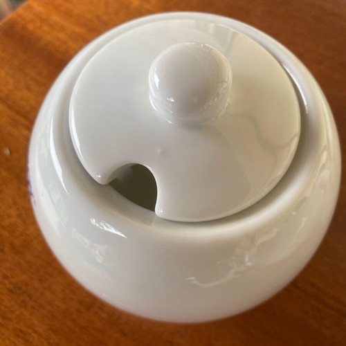 Nounou milk jug and sugar bowl set collectible like new