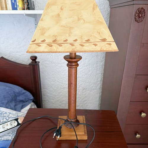 Set of two table lamps like new, wooden base and stem