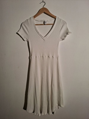 White short-sleeve elastic dress like new, size S