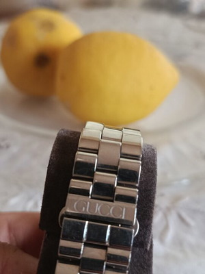 Ρολόι Gucci 3600J γυναικείο σαν καινούργιο, μαύρο και ασημί