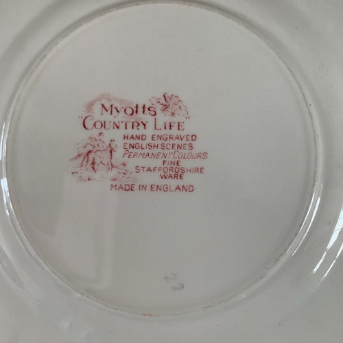 Myott plate from England in excellent condition, hand engraved, 20cm diameter