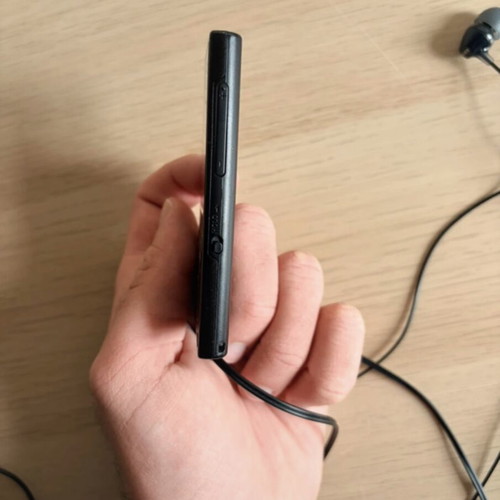 Sony mp3 player 8GB with cable and earbuds like new
