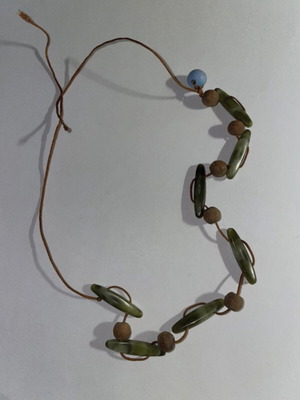 Κολιέ τύπου choker χειροποίητο σαν καινούργιο με πράσινες και καφέ χάντρες