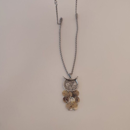 Owl necklace like new, silver with pearl-like pendants