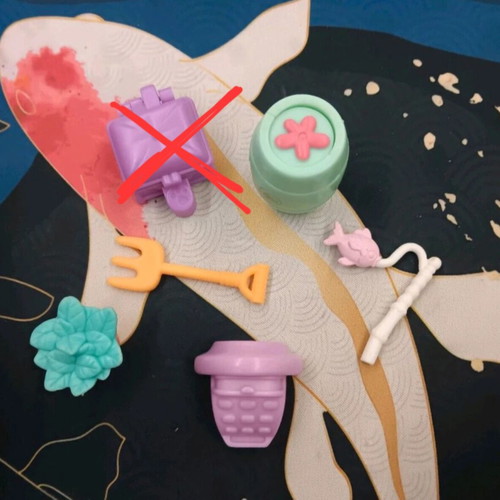 Littlest Pet Shop plastic toy accessories set