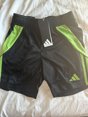 Adidas shorts new, size 9-10 years, 140 cm