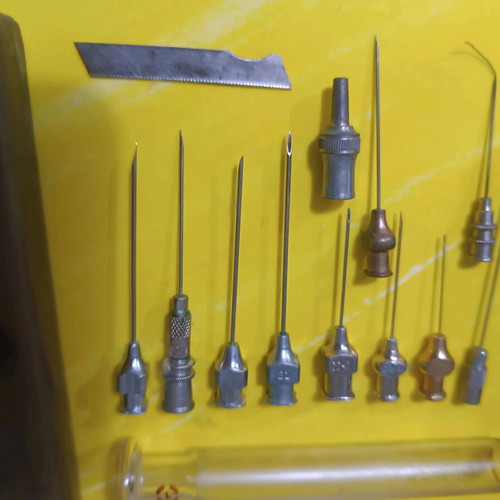 Instituto de Angeli vintage glass syringe set used with needles