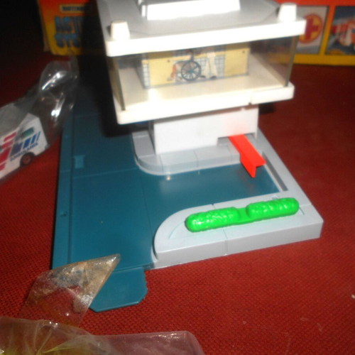 Matchbox Action System Hospital vintage toy 1996, like new