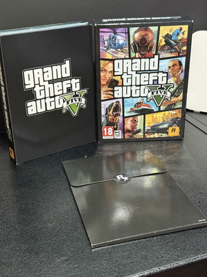 Grand Theft Auto V PC Big Box with 7 discs and art