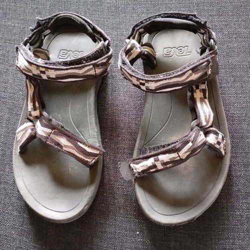 Teva kids sandal like new, size 32, black