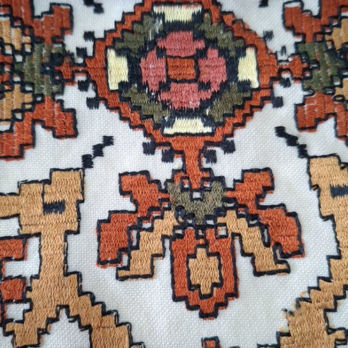 Set of 4 machine embroidered linens new, 80×80 square, 105×40 and 35×35 runners