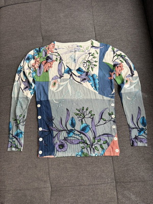 Desigual thin sweater like new, size XS, multicolor
