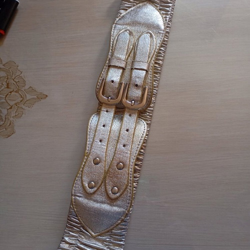 Fullah Sugah adjustable belt with elastic like new