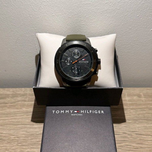 Tommy Hilfiger Khaki Strap 44mm watch like new