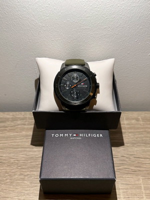 Tommy Hilfiger ρολόι Khaki Strap 44mm σαν καινούργιο