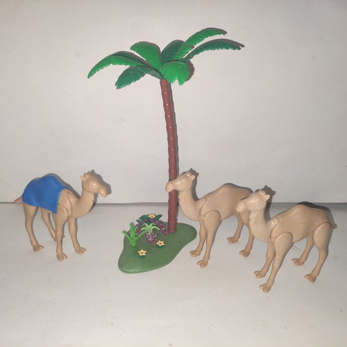 Playmobil 3 camels and 1 palm pack like new
