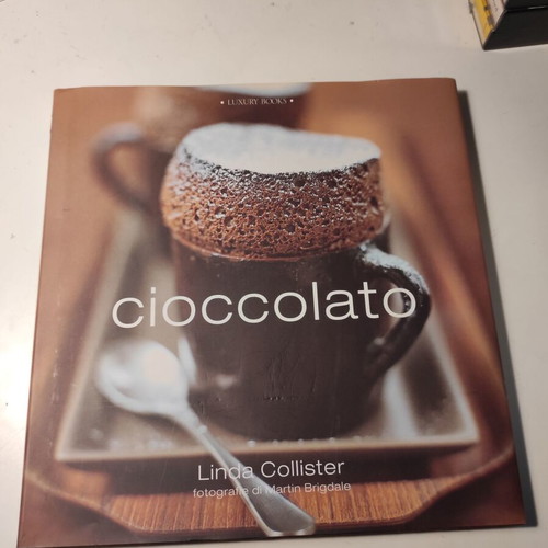 Cioccolato hardcover book like new, Italian